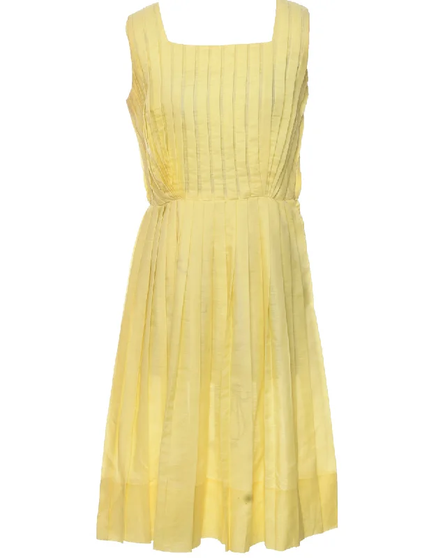 Sleeveless Pleated Dress - M