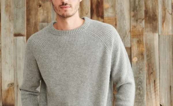 Essential Comfort: Men’s Crewneck Sweater for Casual Days