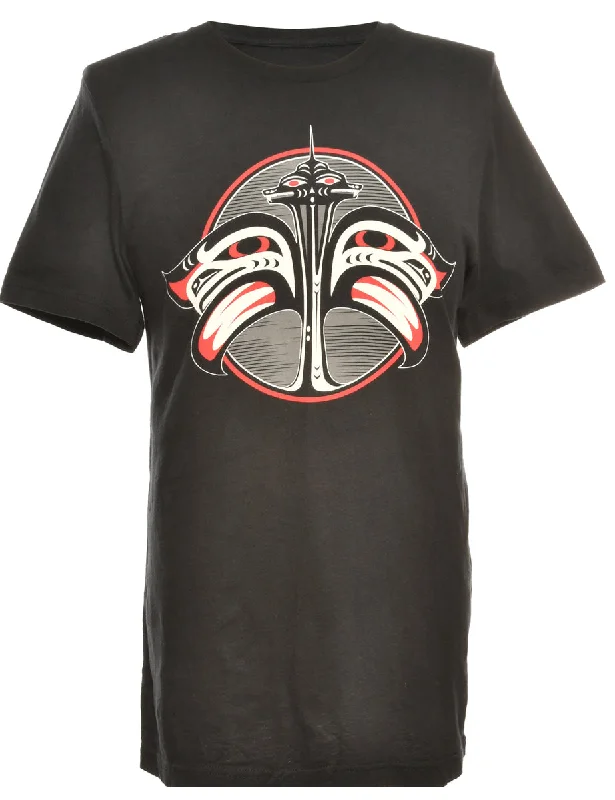 Closeout Deal Black, White & Red Abstract Print T-Shirt - M