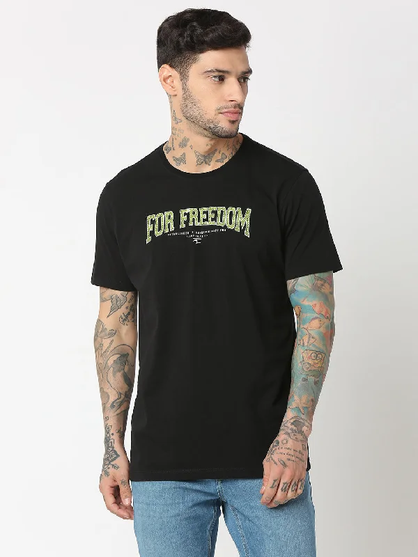 Closeout Deal Spykar Men Black Cotton Regular Fit Round Neck Printed T-Shirt