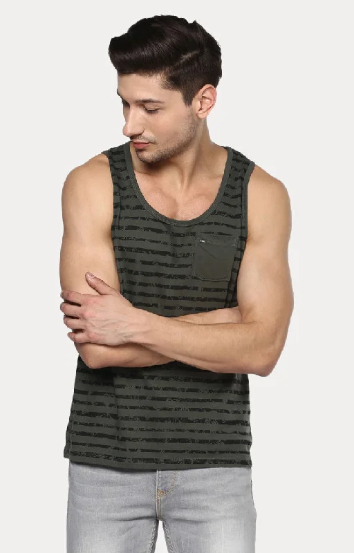 New Deal Spykar Green Striped Slim Fit Men T-Shirts