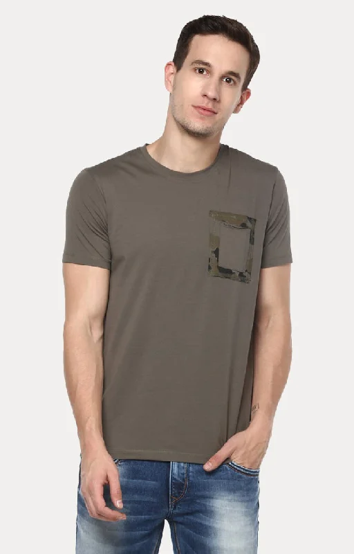 Unwind with Weekend Discounts Spykar Olive Solid Slim Fit Men T-Shirts