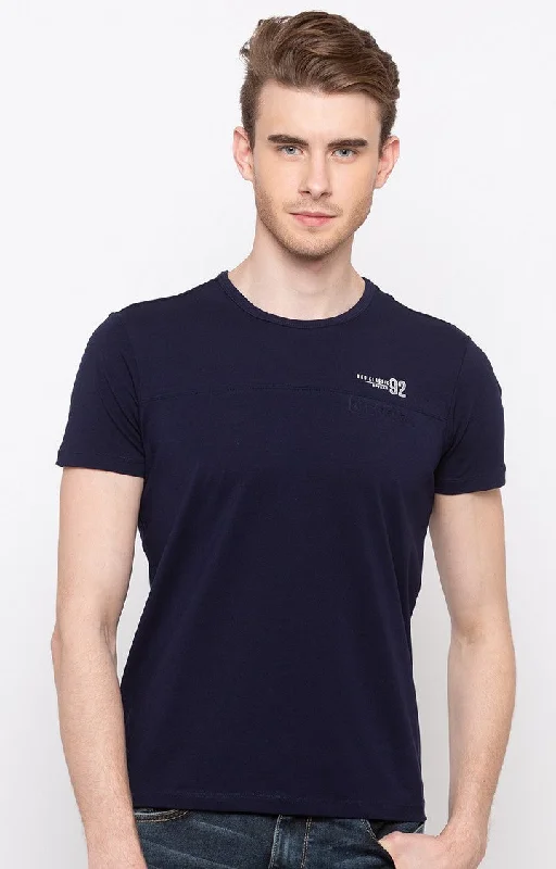Unwind with Weekend Discounts Spykar Navy Solid Slim Fit Men T-Shirts