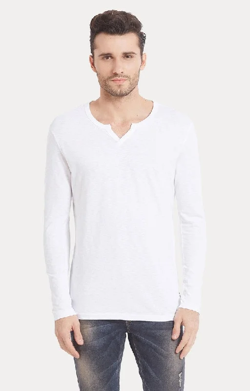 Weekend Specials to Relish Spykar White Solid Slim Fit Men T-Shirts